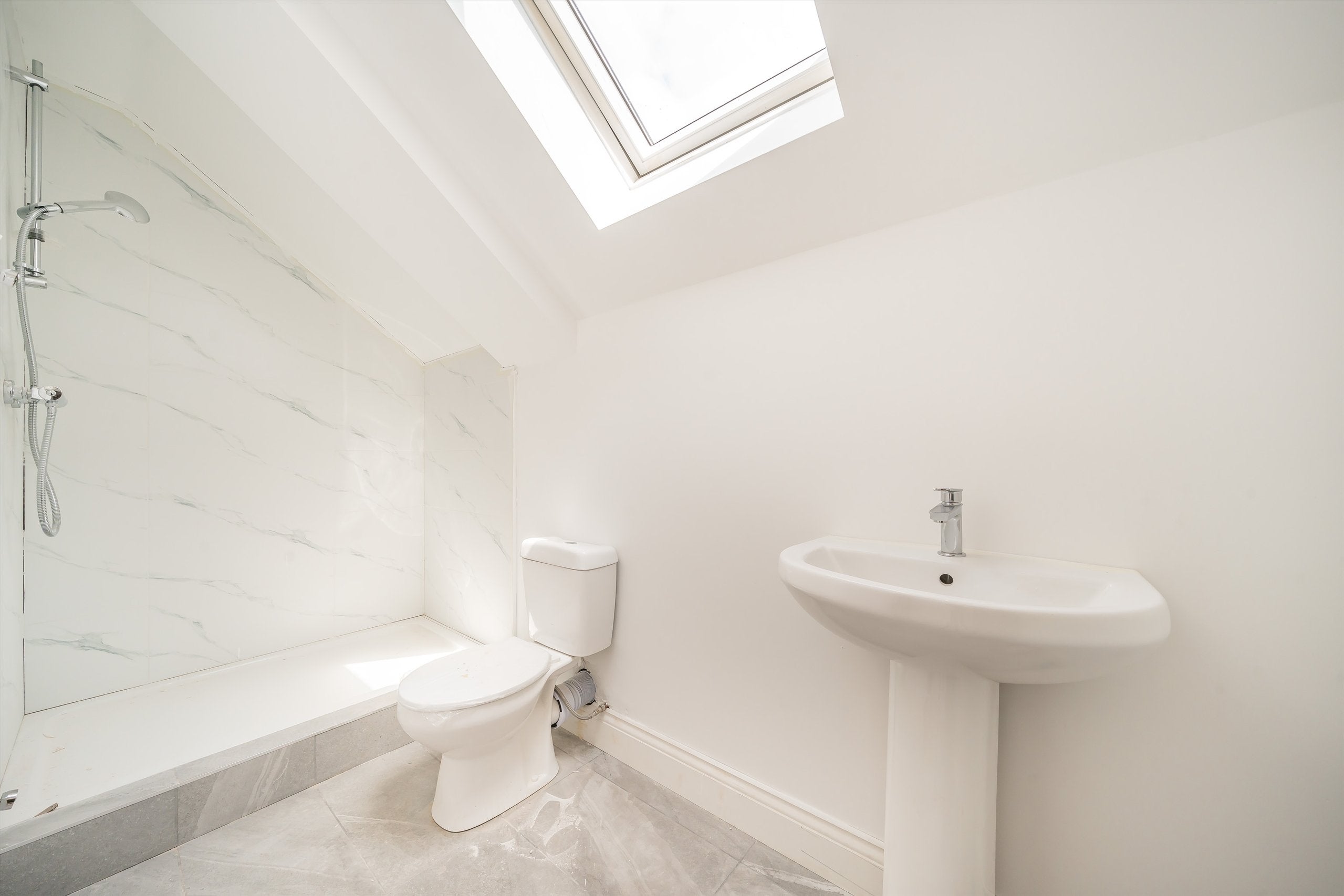 Flat Avoca Road in Greater London