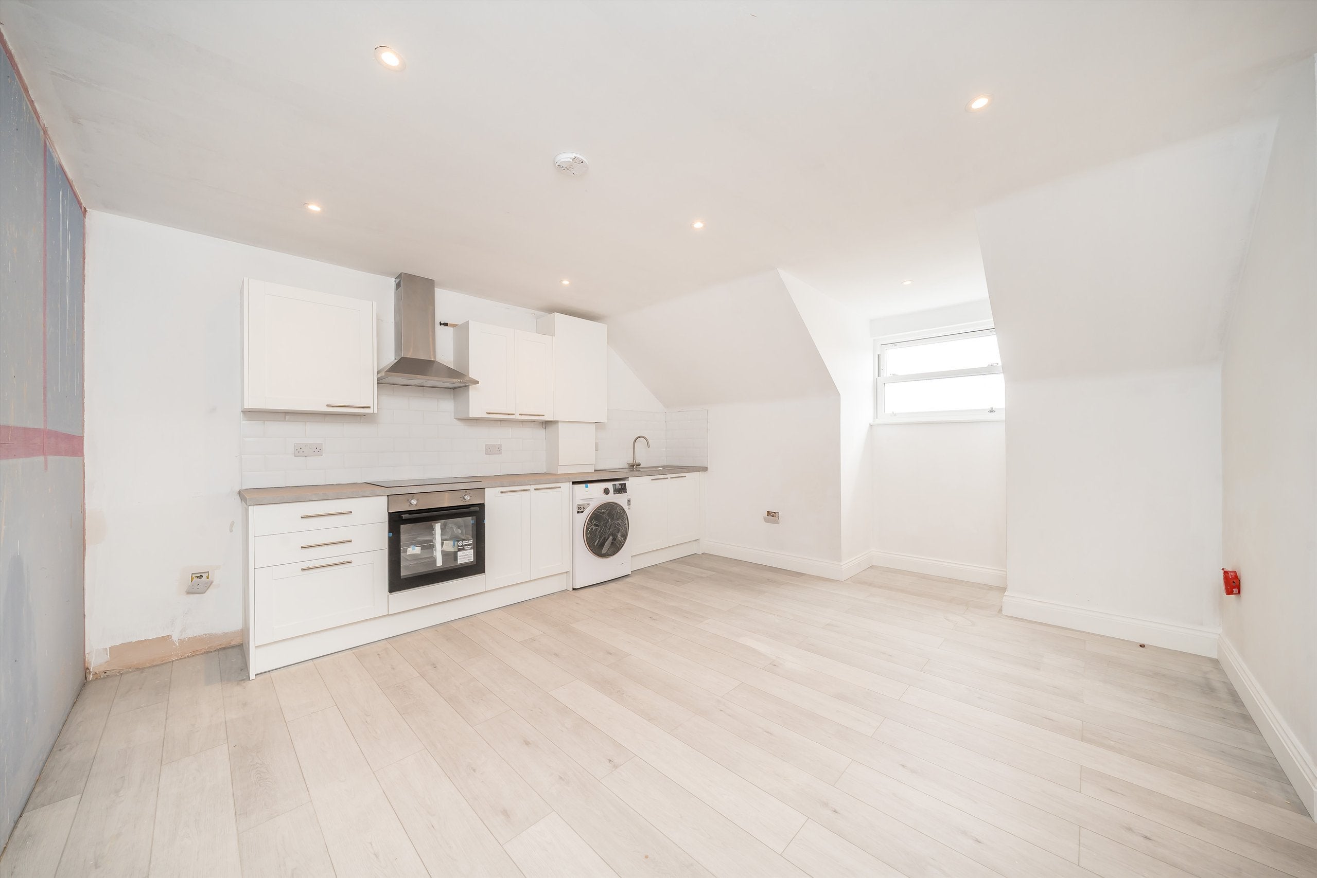 Flat Avoca Road in Greater London