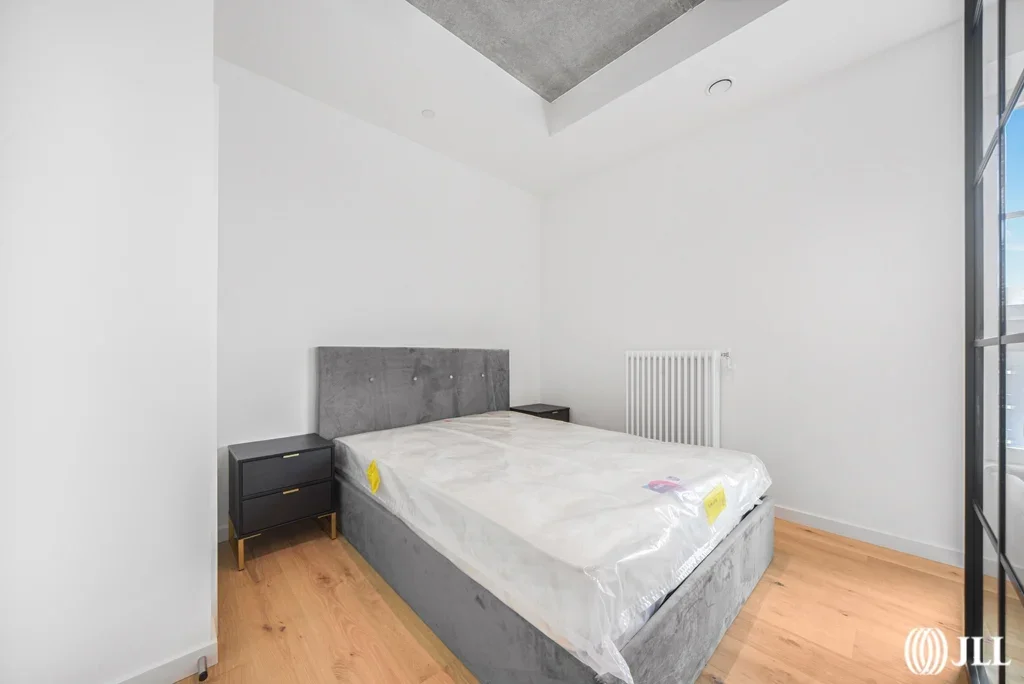 Flat Hercules Slip in Greater London