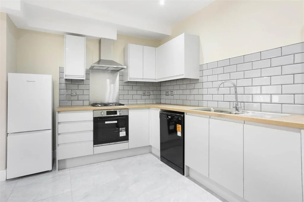 Flat Westmead Road in Greater London