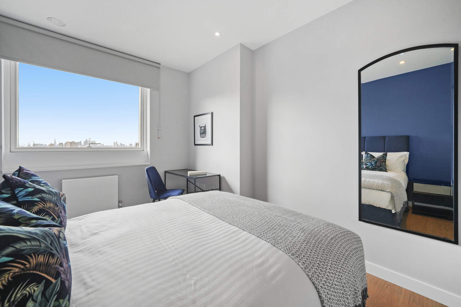 Flat Anthems Way in Greater London
