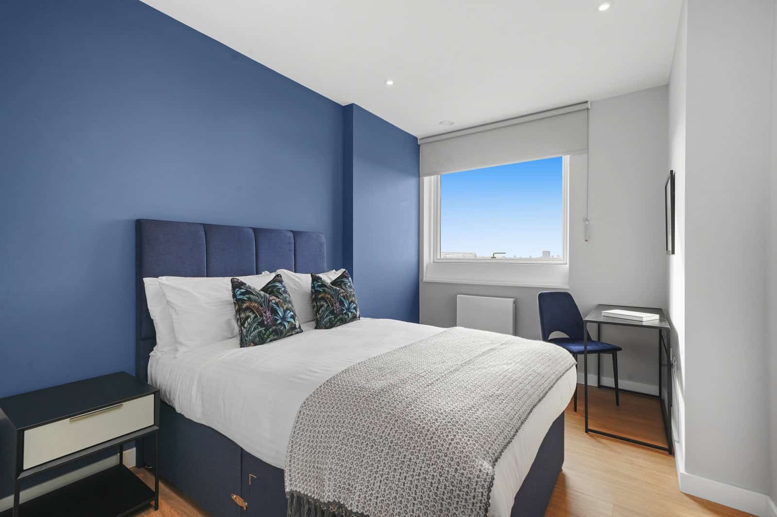 Flat Anthems Way in Greater London
