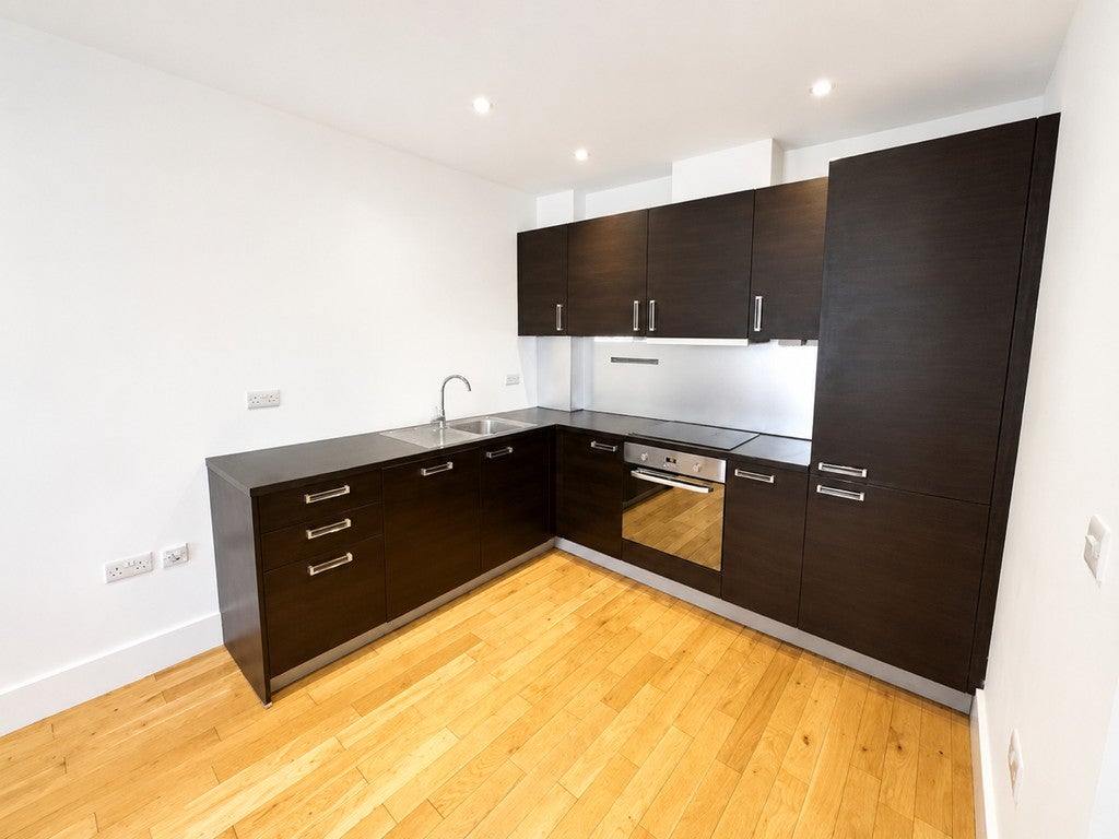 Flat Navigator Square in Greater London