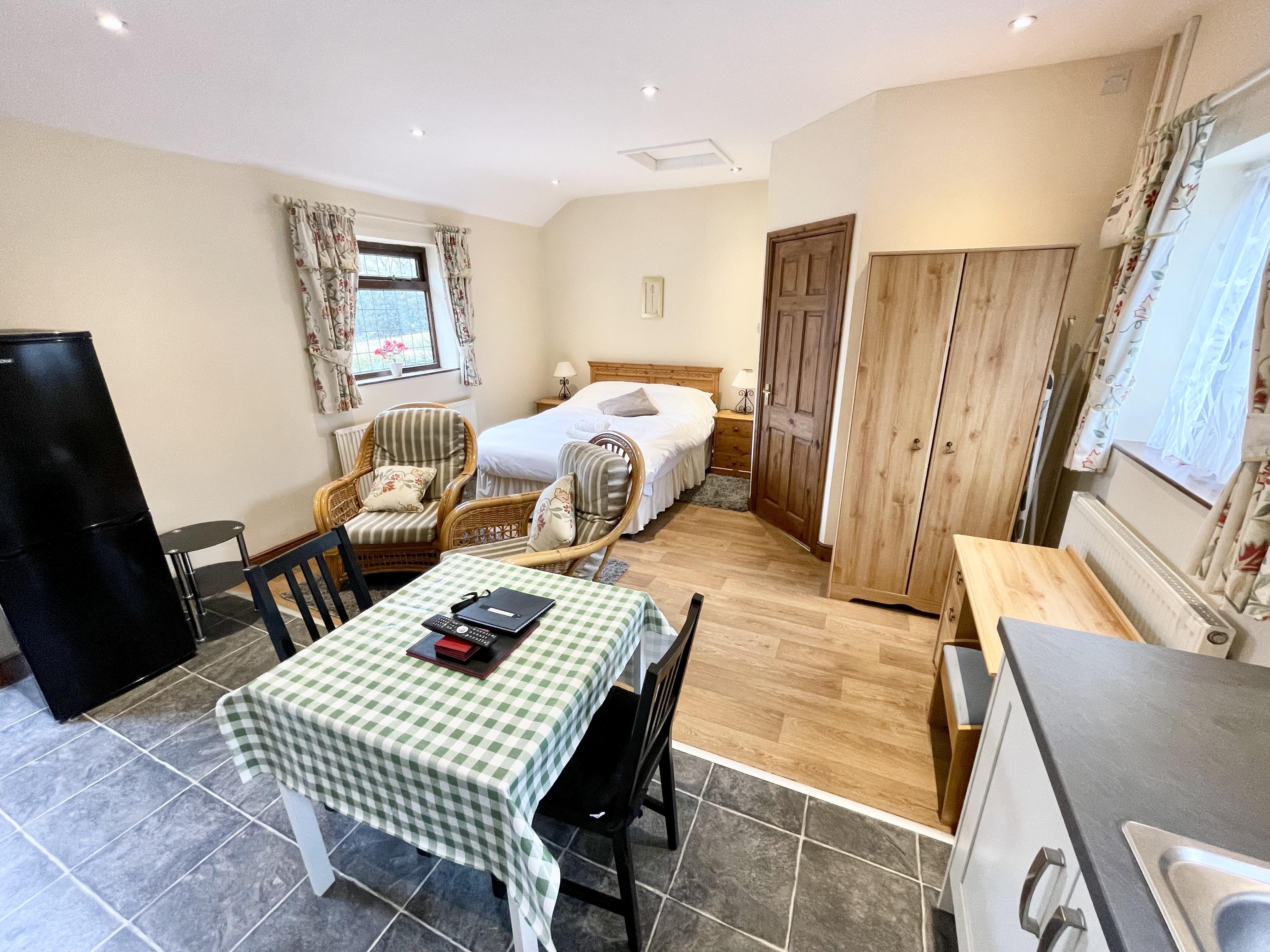 Flat Cadeby Lane in Hinckley and Bosworth