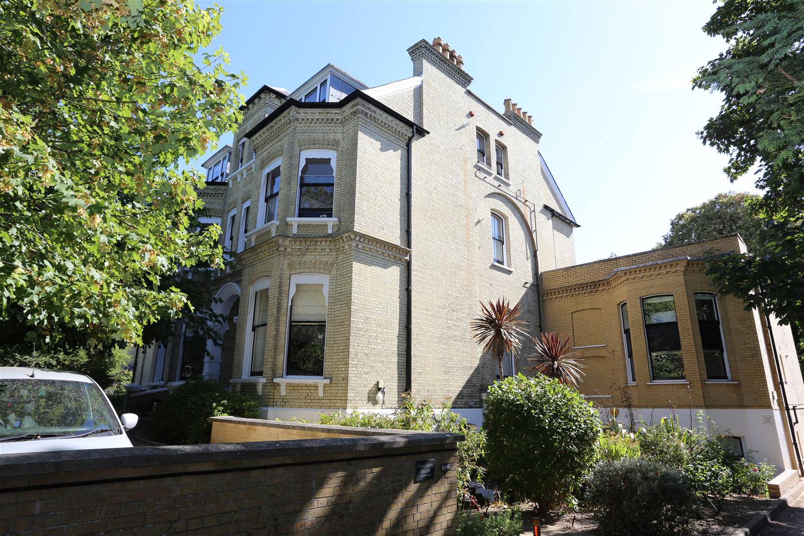 Flat Eaton Gardens in Portslade by Sea
