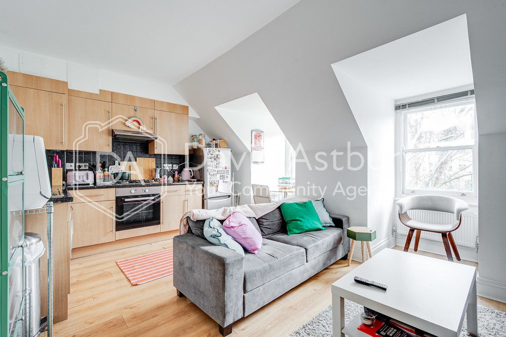 Flat Finchley Road in Greater London