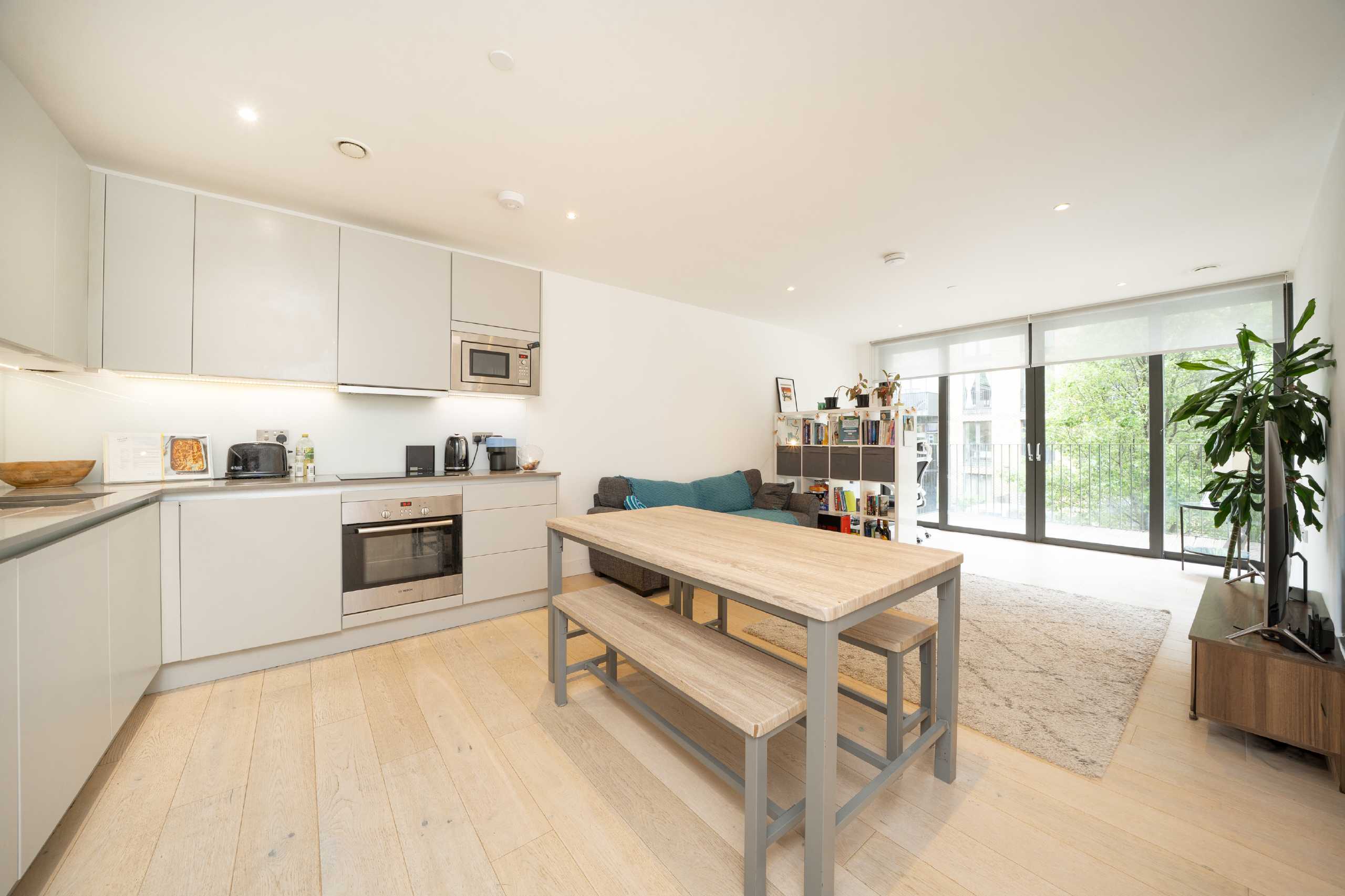 Flat Parkham Street in Greater London
