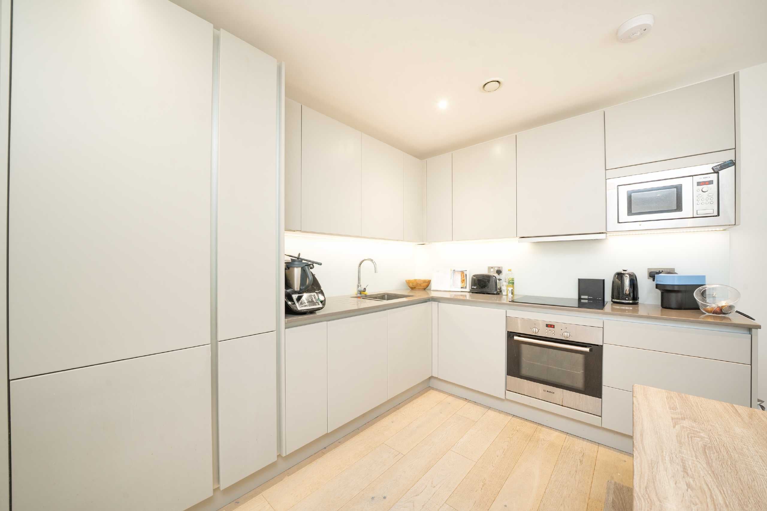 Flat Parkham Street in Greater London