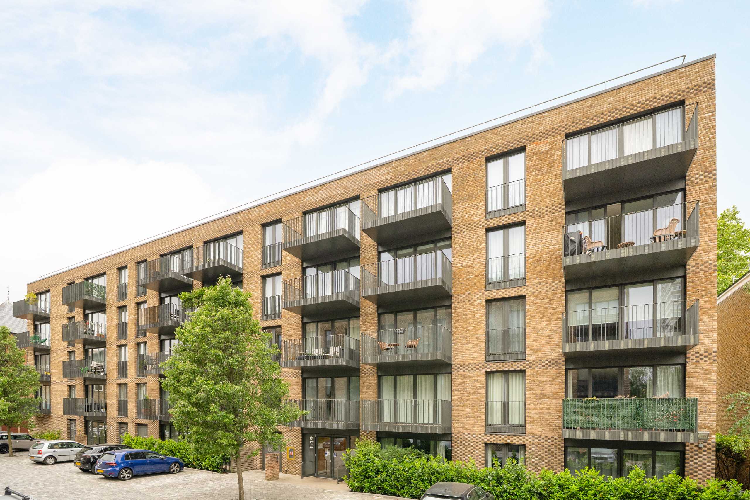 Flat Parkham Street in Greater London
