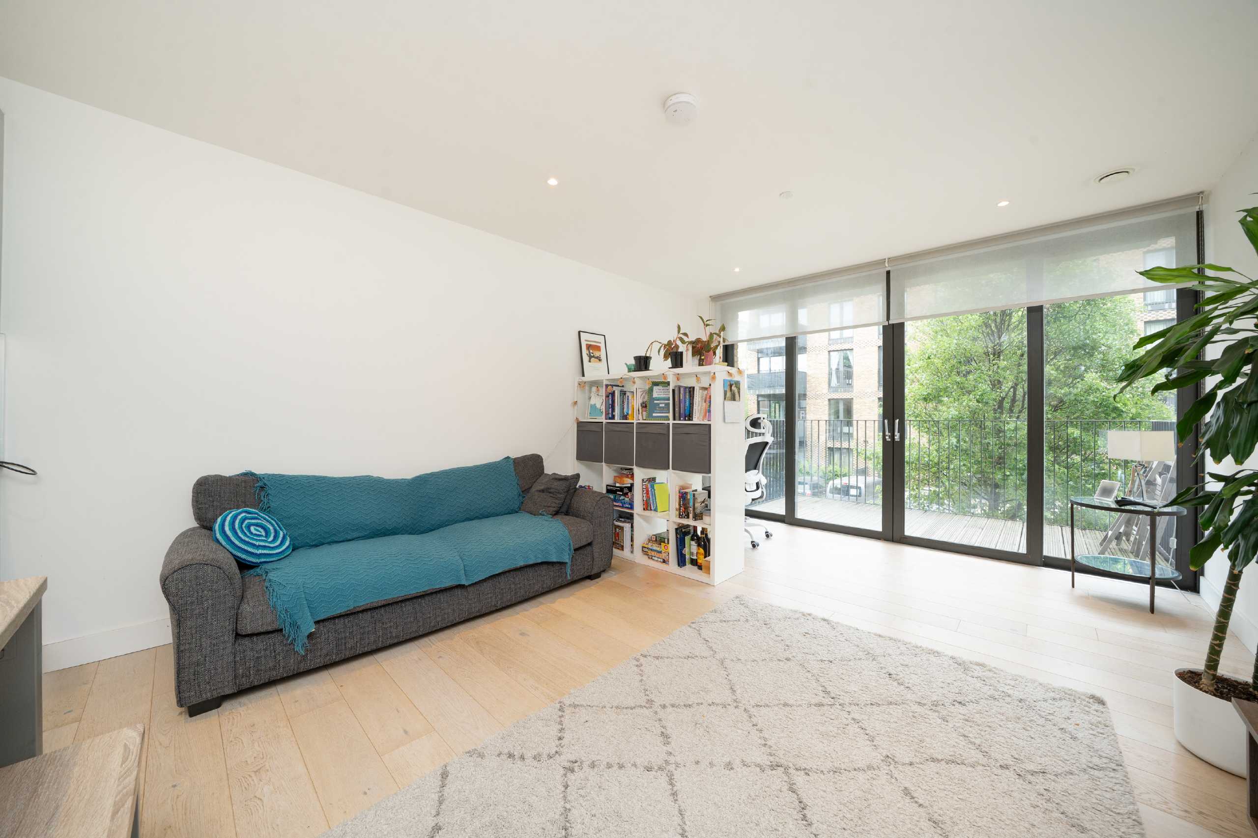 Flat Parkham Street in Greater London