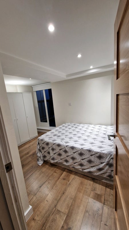 Room Christchurch Way in Greater London