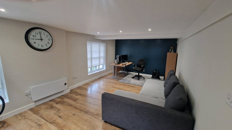 Room Christchurch Way in Greater London