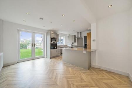 House Diamond Way in Wokingham
