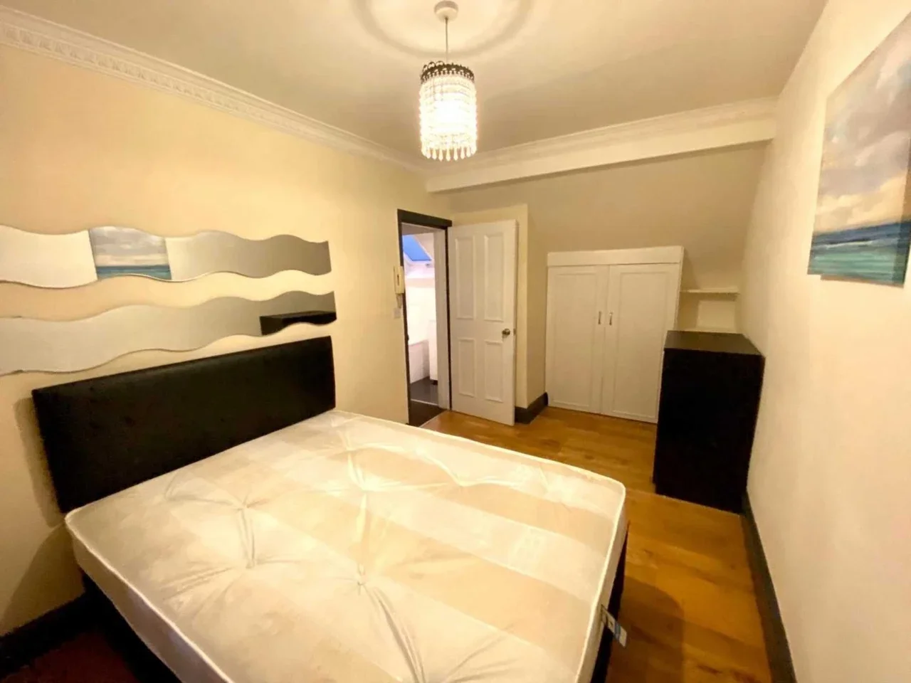 Flat Tankerville Road in Greater London