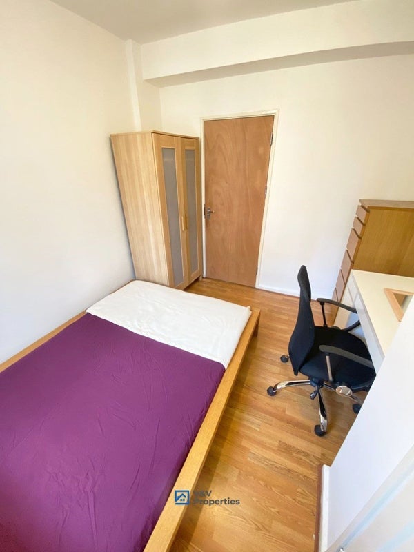Room Mintern Street in Greater London