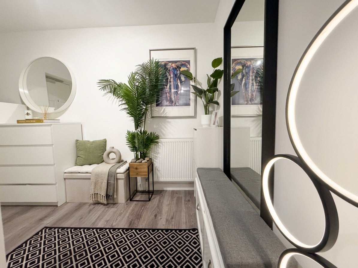 Flat Foxgrove Road in Greater London