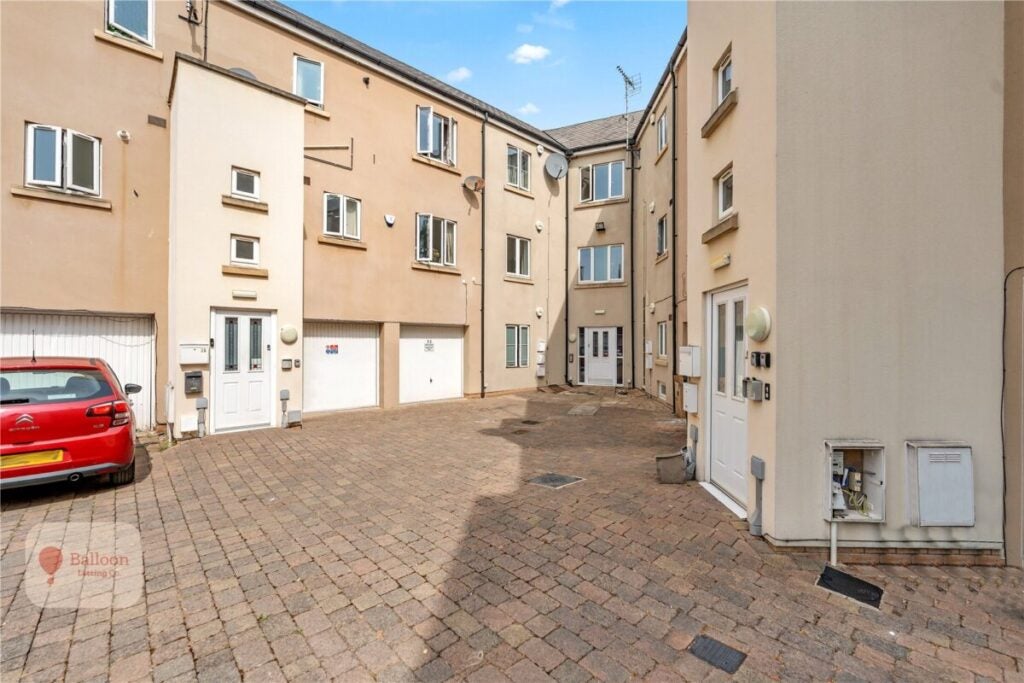 Flat Jekyll Close in Stoke Gifford