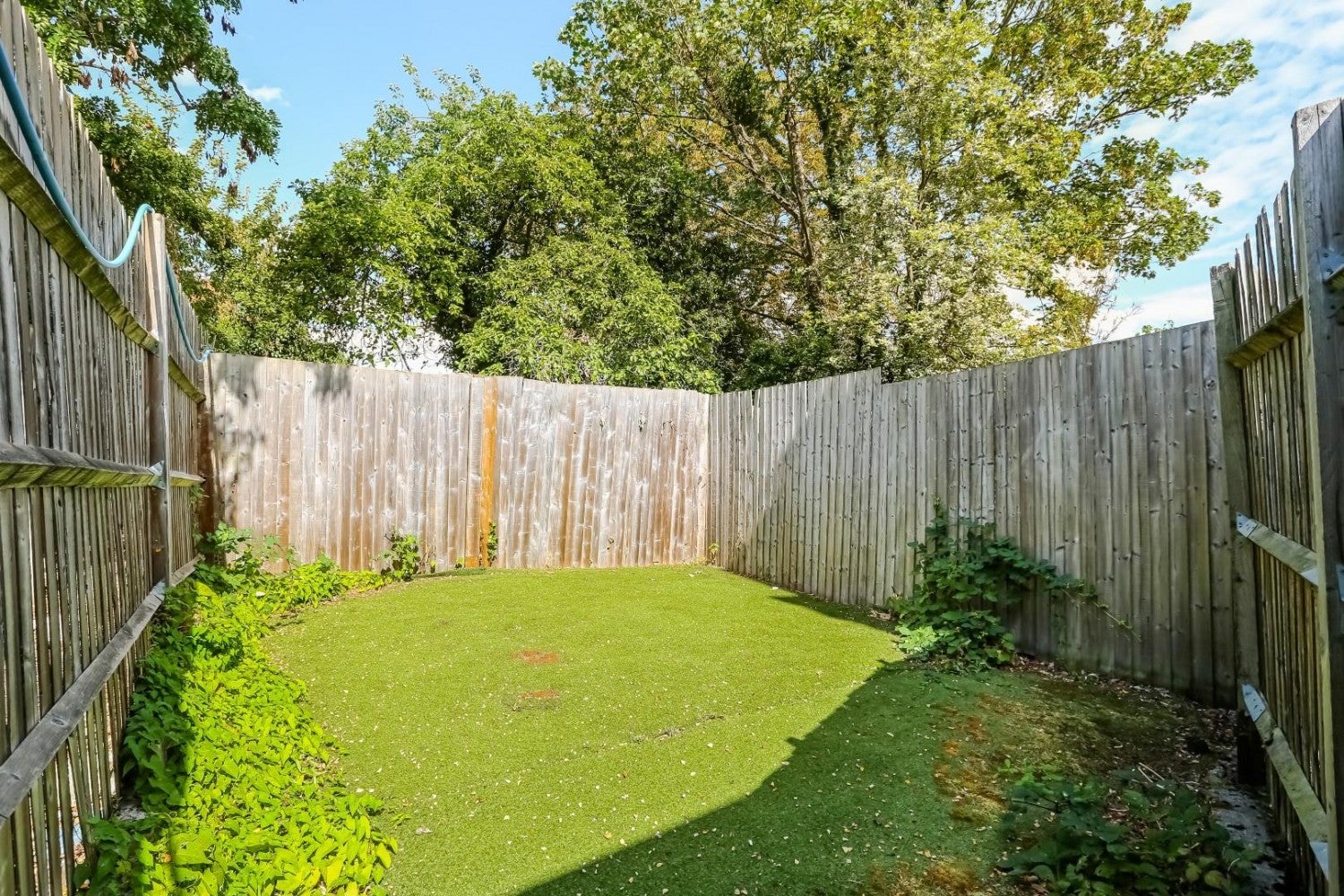 Flat Manor Mount in Greater London