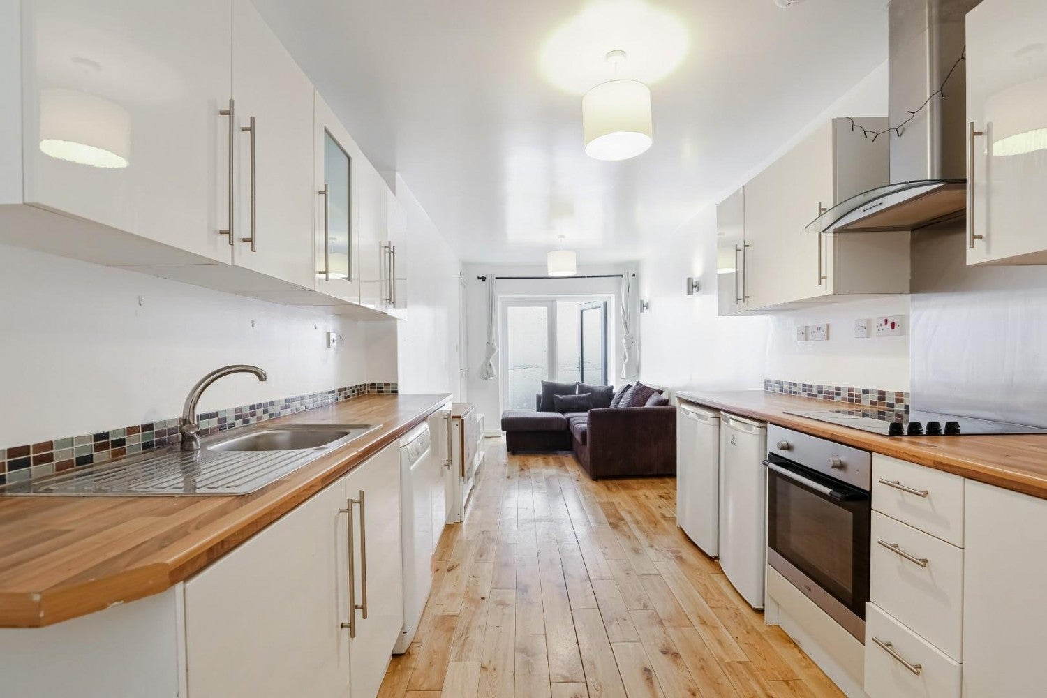 Flat Manor Mount in Greater London