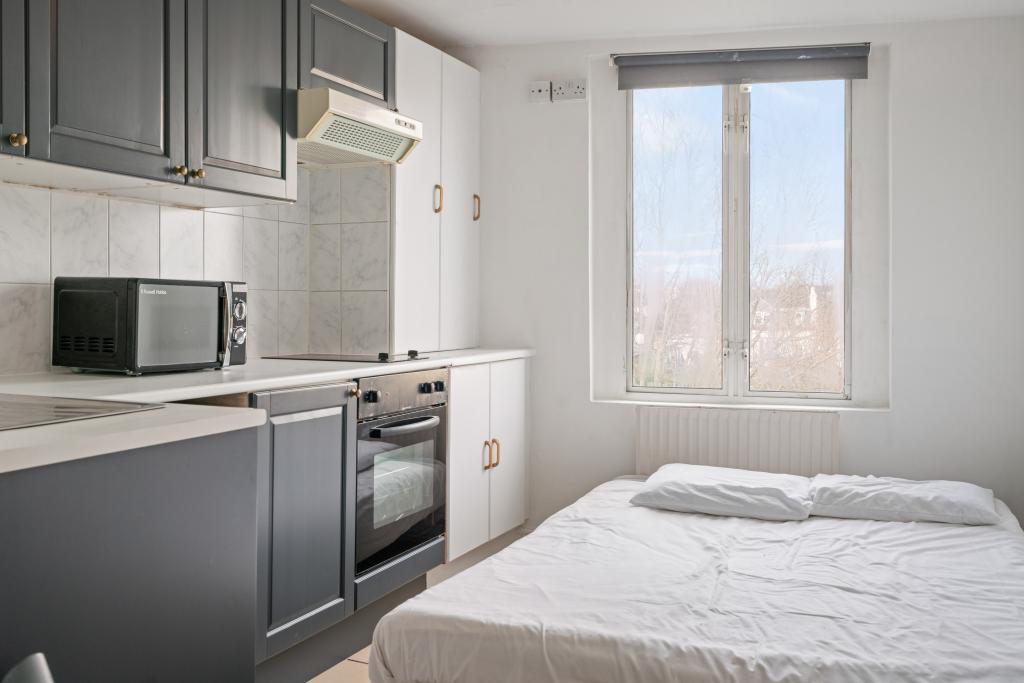 Flat West Cromwell Road in Greater London