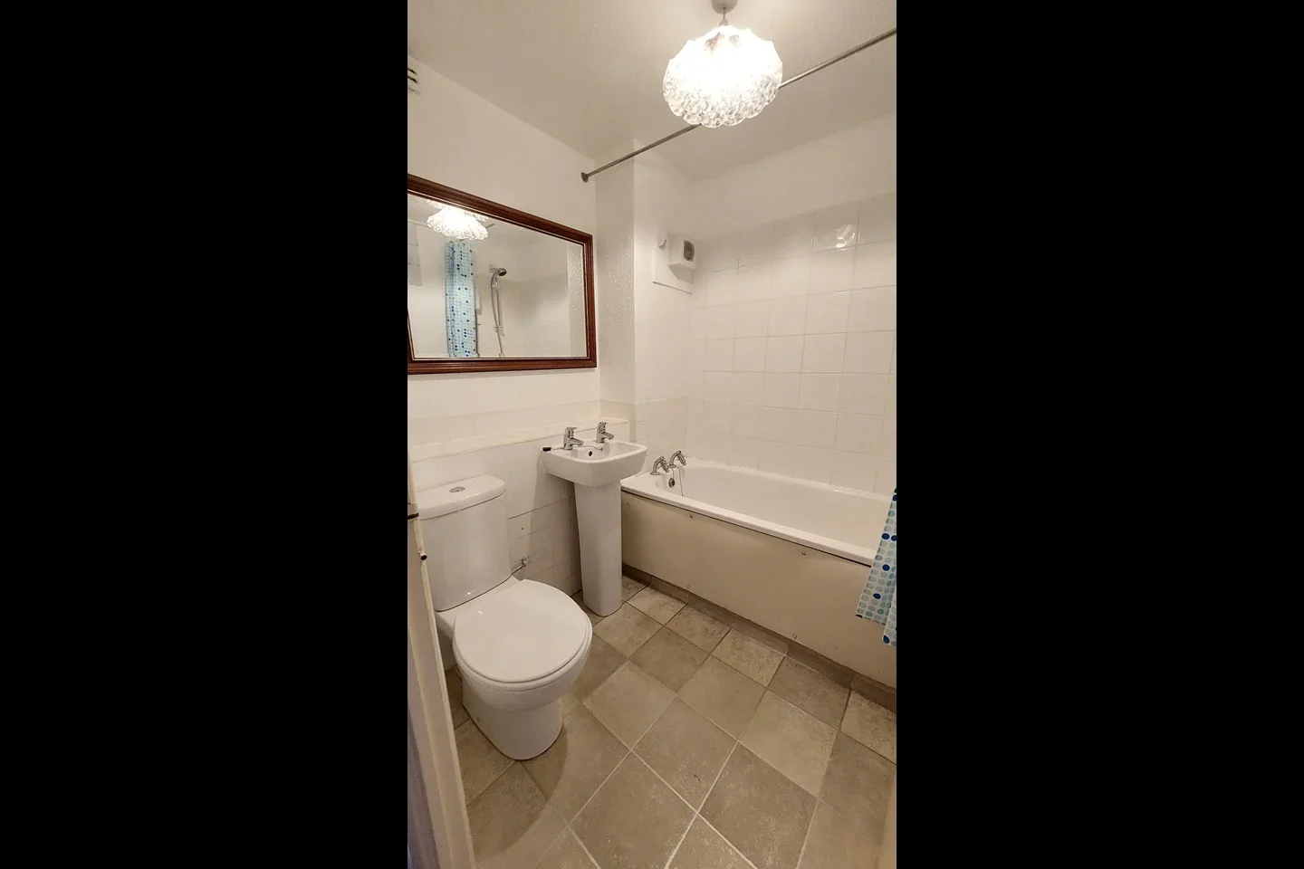 Flat Rectory Grove in Greater London
