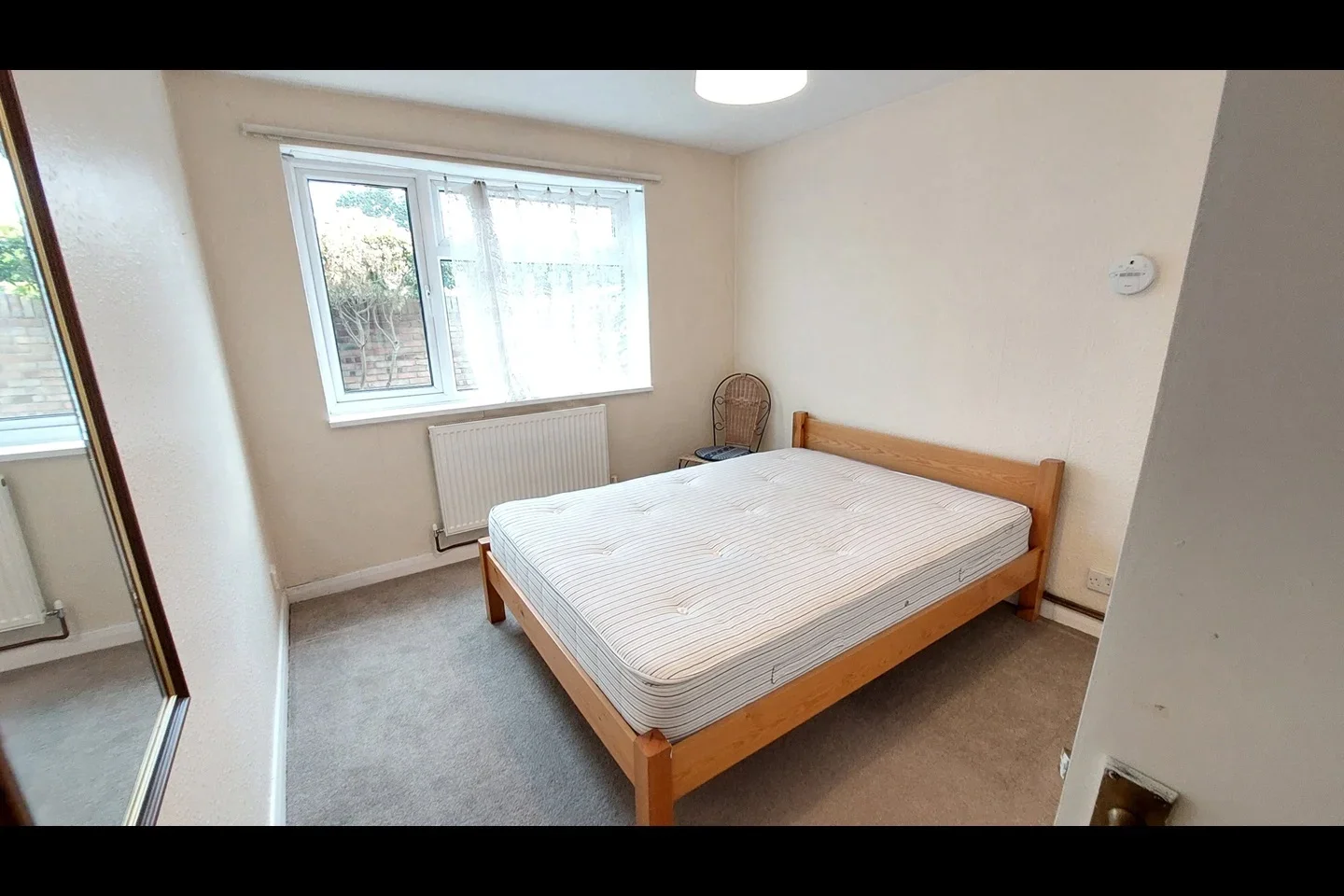 Flat Rectory Grove in Greater London