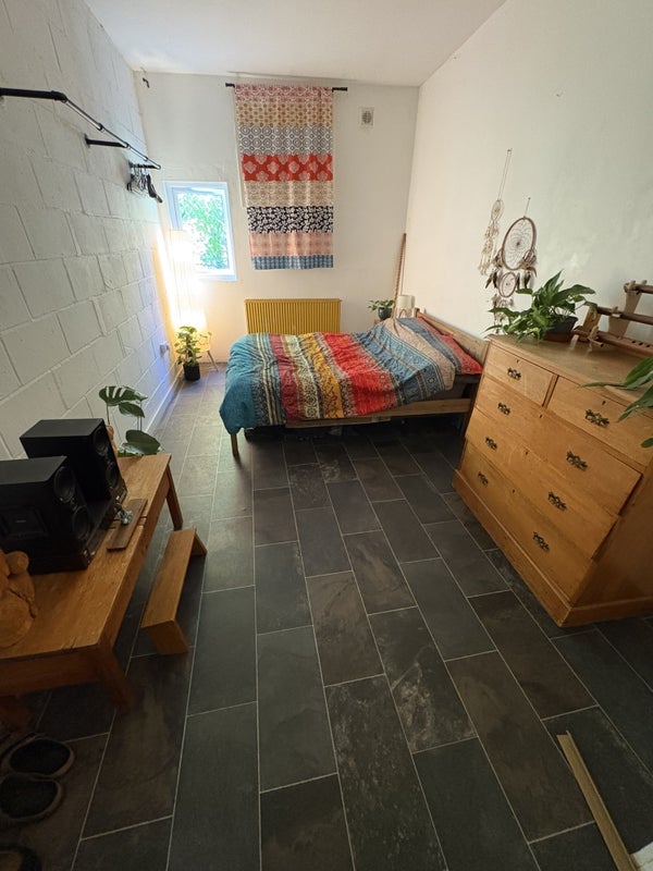 Room Hermitage Road in Greater London