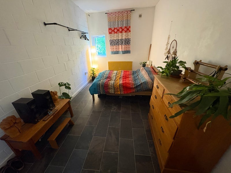 Room Hermitage Road in Greater London