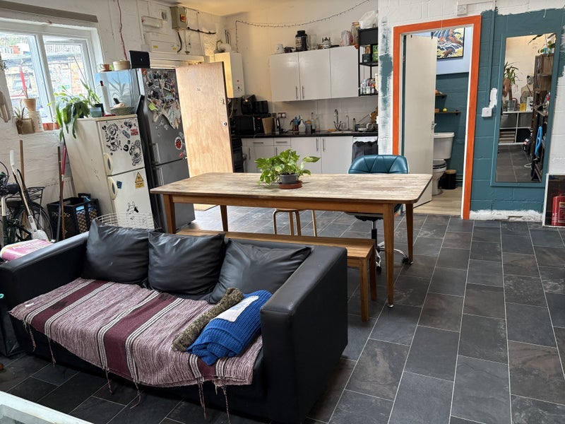 Room Hermitage Road in Greater London