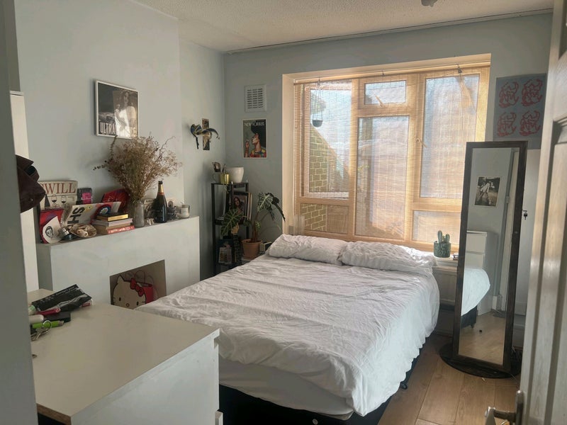 Room Murdock Close in Greater London