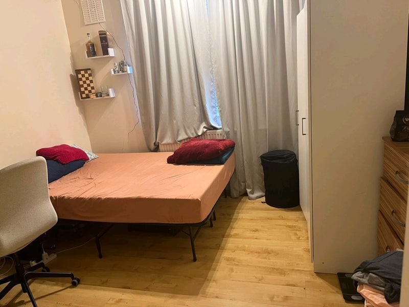 Room Murdock Close in Greater London
