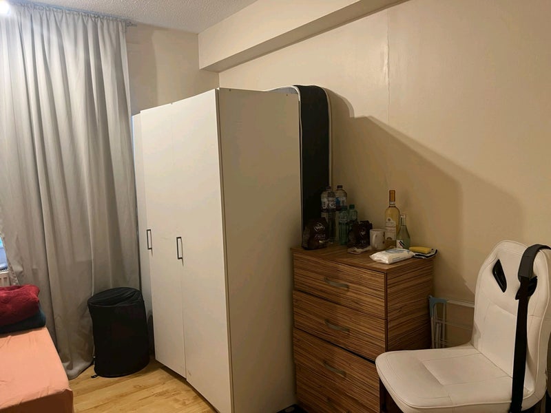 Room Murdock Close in Greater London