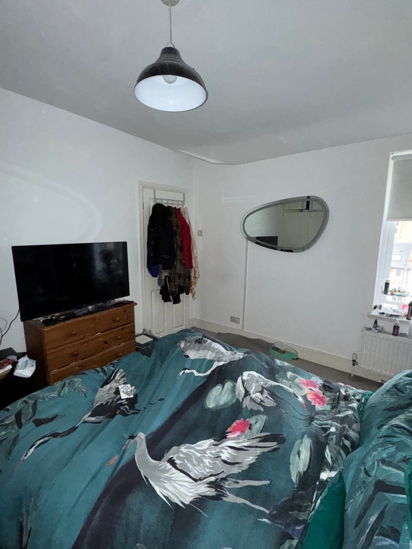 Room Coverton Road in Greater London