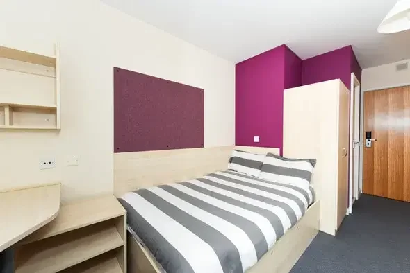 Room Pitwines Close in Poole