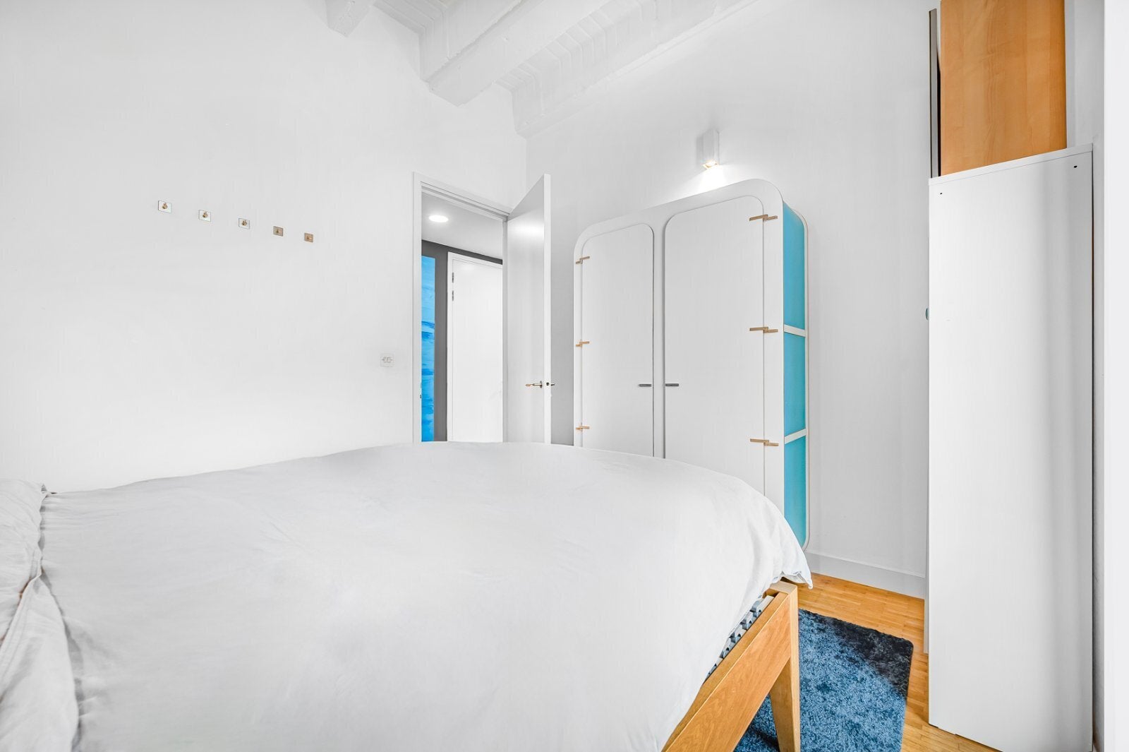 Flat Leather Lane in Greater London