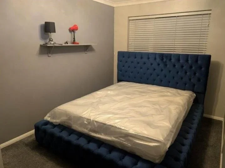 Room Mace Court in Tilbury