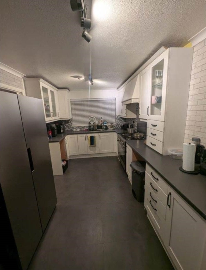 Room Mace Court in Tilbury