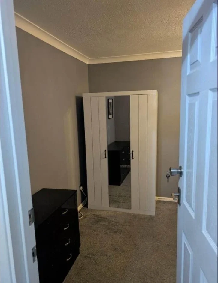 Room Mace Court in Tilbury