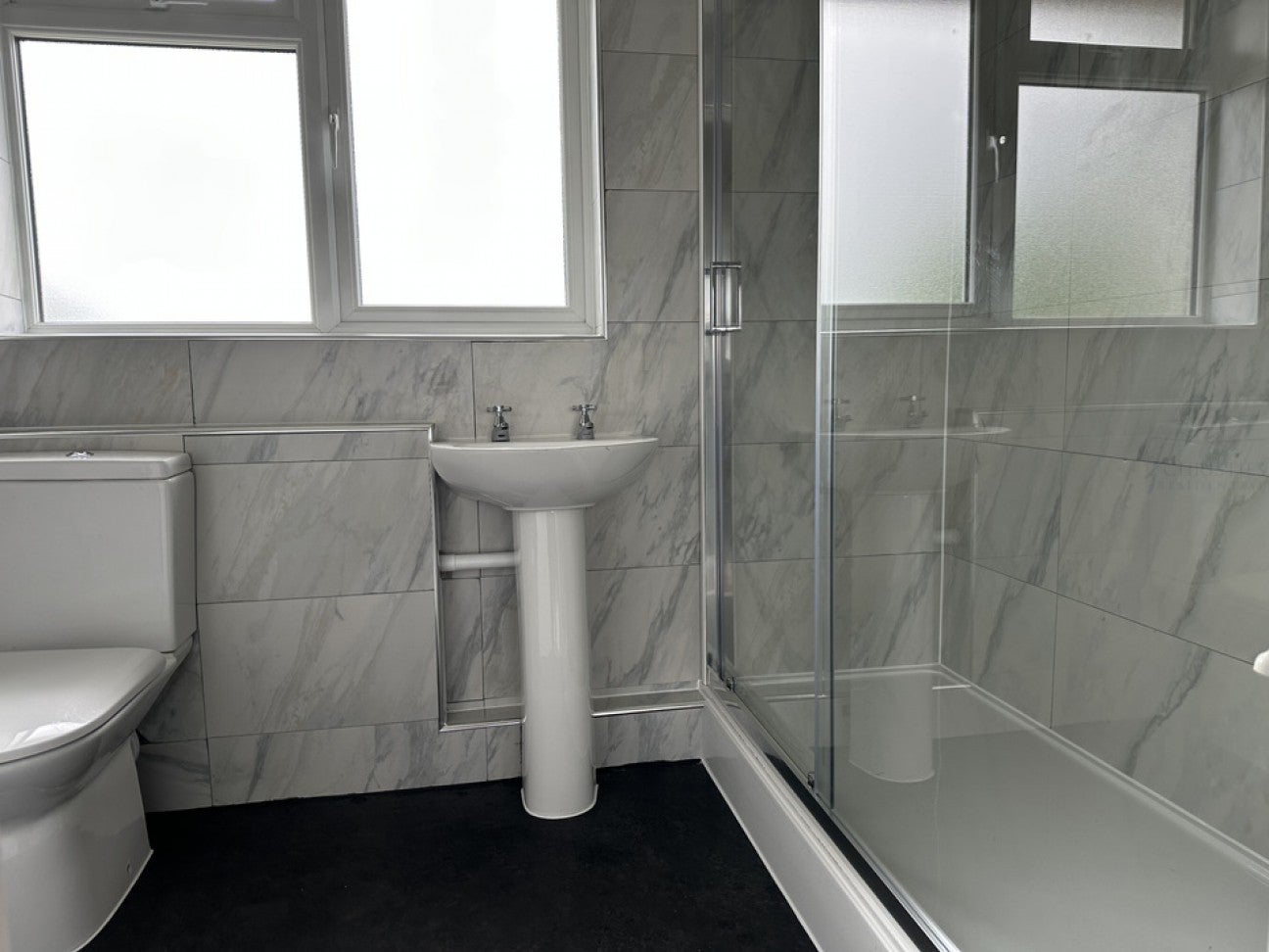 Flat Ruxley Lane in Epsom and Ewell