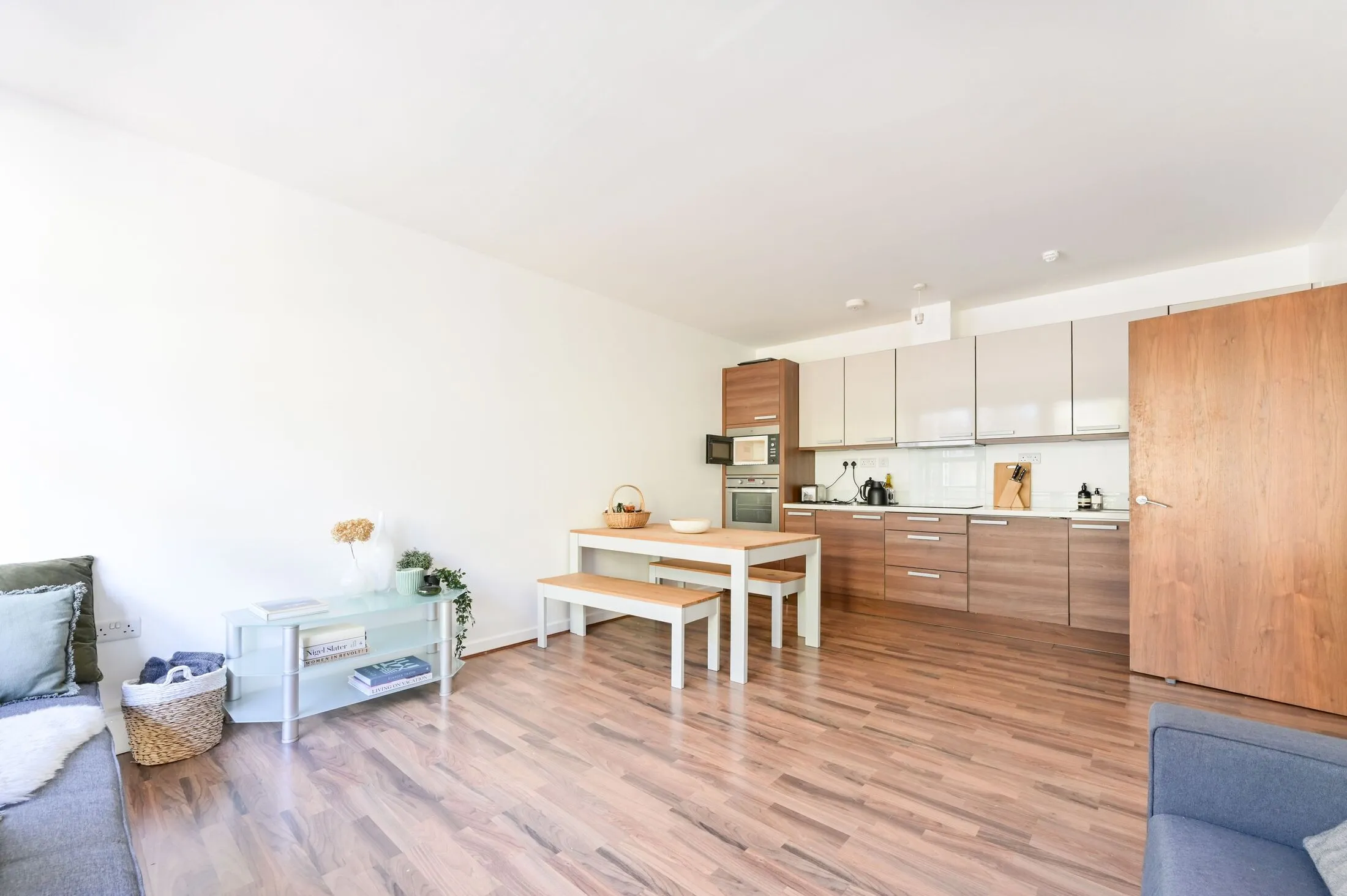 Flat Copenhagen Place in Greater London