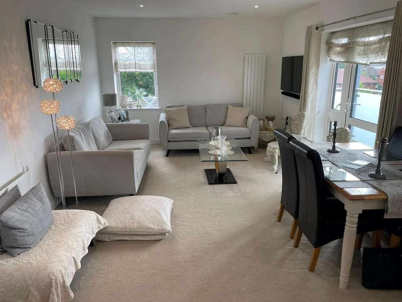 Flat Cranford Lane in Greater London
