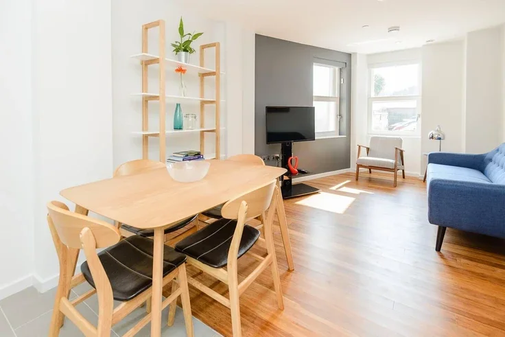 Flat Sheen Road in Greater London