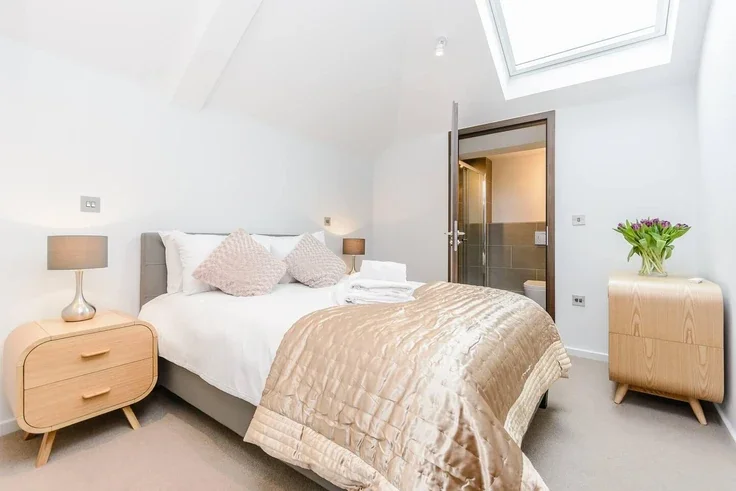 Flat Sheen Road in Greater London
