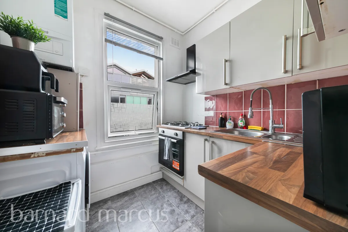 Flat Blenheim Grove in Greater London