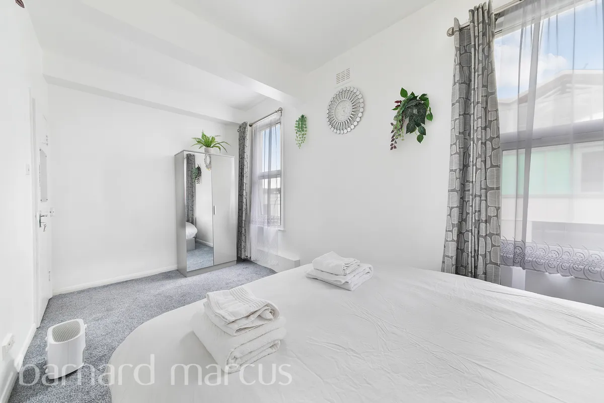 Flat Blenheim Grove in Greater London