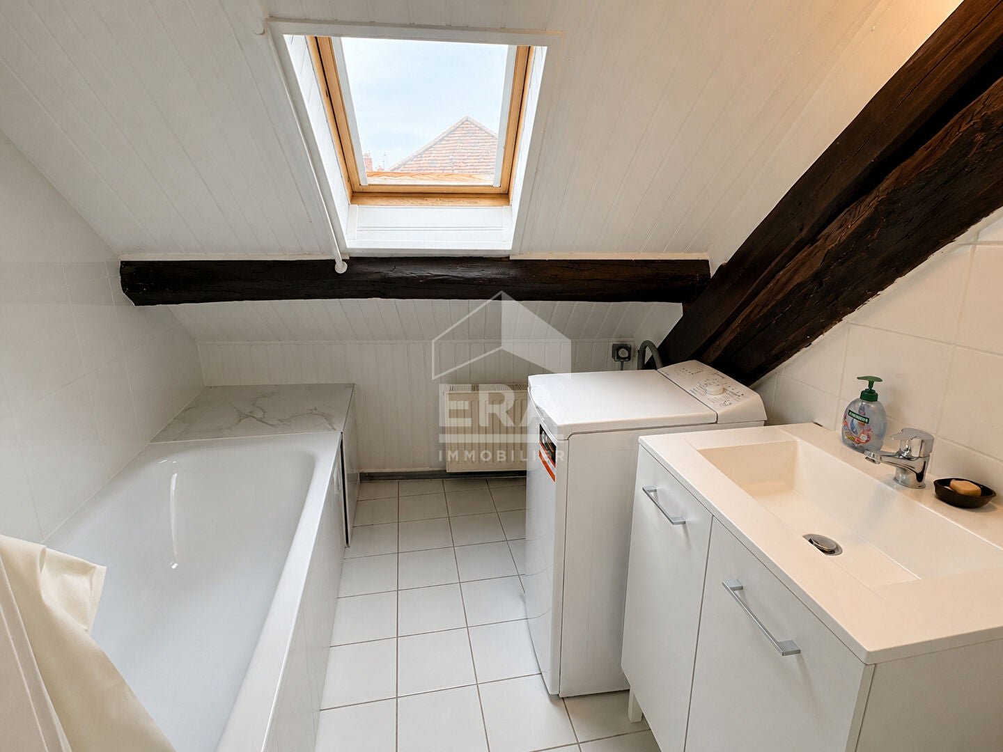 Flat Rue de l'Asile in Villeneuve-la-Guyard