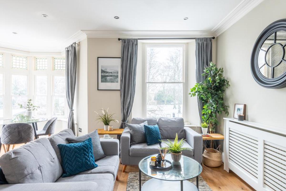 Flat Carnarvon Road in Bristol