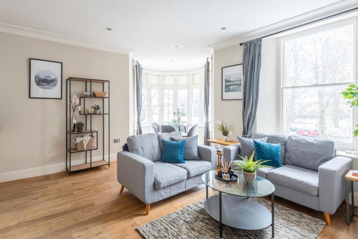 Flat Carnarvon Road in Bristol