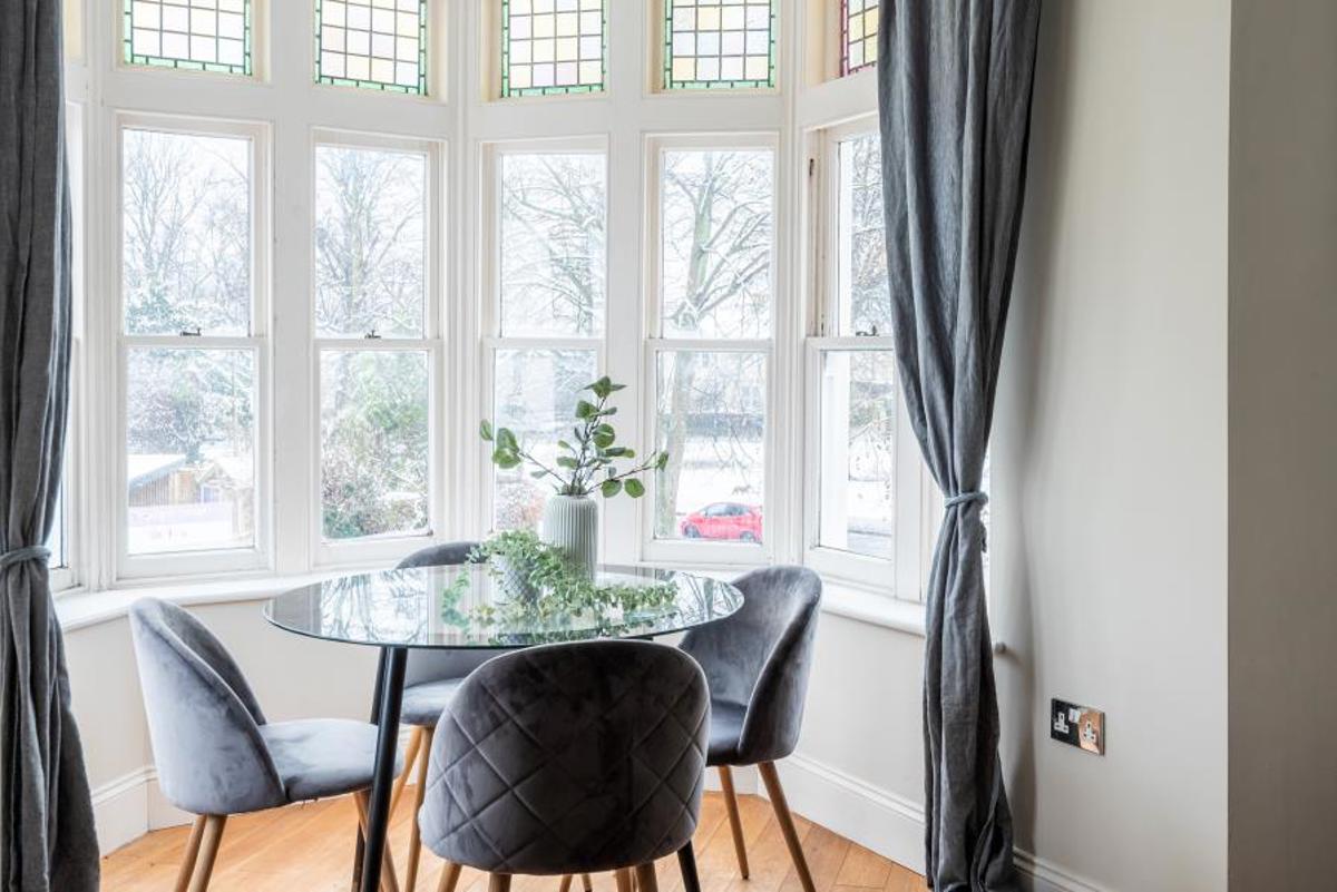 Flat Carnarvon Road in Bristol