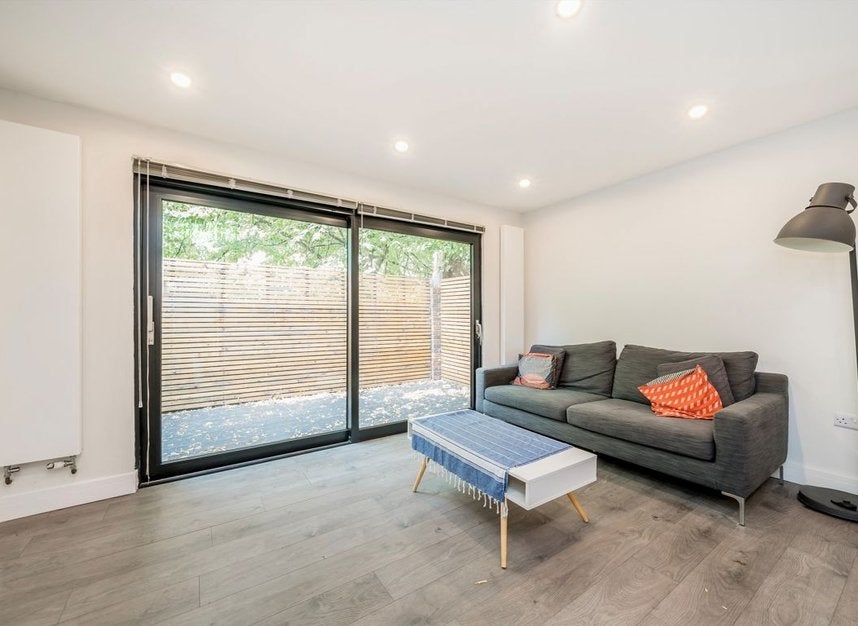 House Barnfield Place in Greater London